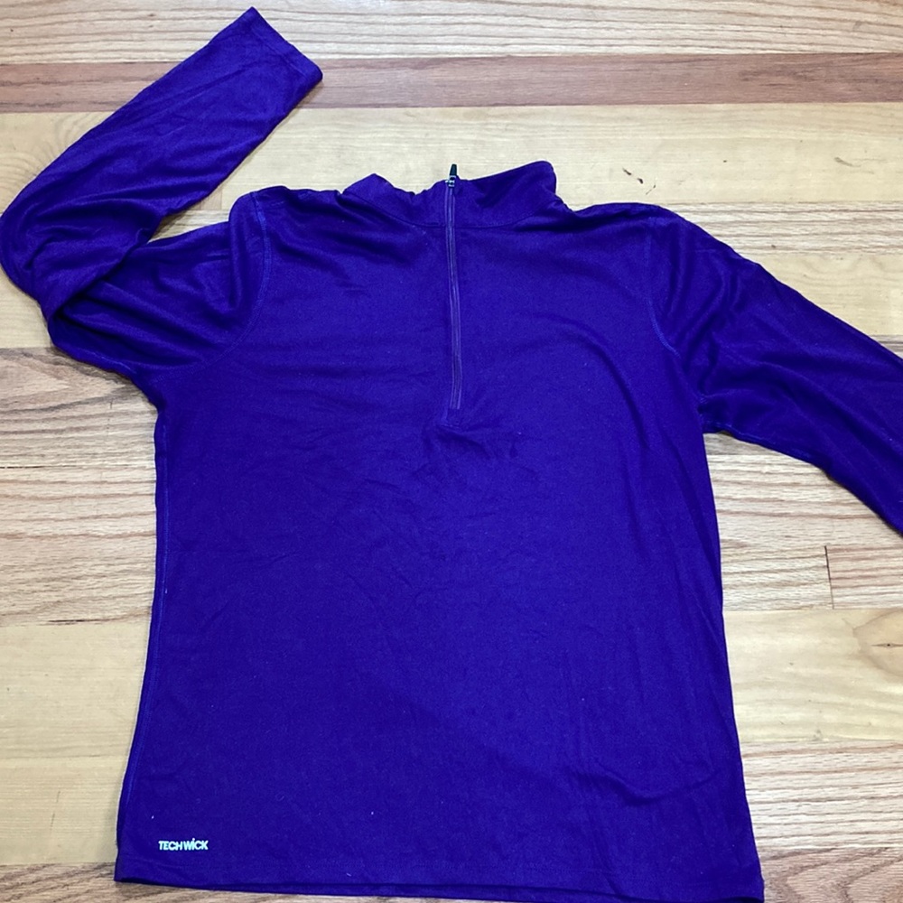 Eastern Mountain Sports Techwick Purple Size M Thermo Top.  Excellent Condition